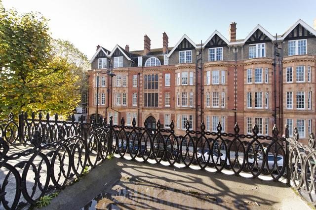  Image of 2 bedroom Flat to rent in Cromwell Crescent London SW5 at Cromwell Crescent  London, SW5 9QN