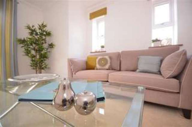  Image of 2 bedroom Ground Flat for sale in Croydon Road Caterham CR3 at Caterham Surrey Caterham, CR3 6PG