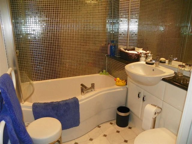  Image of 2 bedroom Flat for sale in Pentre Doc Y Gogledd Llanelli SA15 at Cwrt Westfa Llanelli Llanelli, SA15 2LX