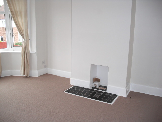  Image of 2 bedroom Flat to rent in Dawlish Avenue Shirley Southampton SO15 at Upper Shirley  Southampton, SO15 5HQ