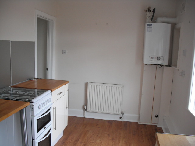  Image of 2 bedroom Flat to rent in Dawlish Avenue Shirley Southampton SO15 at Upper Shirley  Southampton, SO15 5HQ