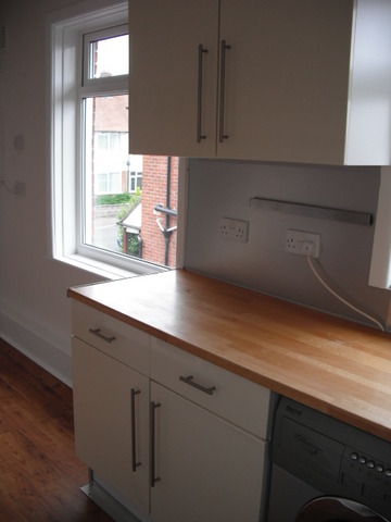  Image of 2 bedroom Flat to rent in Dawlish Avenue Shirley Southampton SO15 at Upper Shirley  Southampton, SO15 5HQ