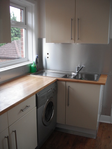  Image of 2 bedroom Flat to rent in Dawlish Avenue Shirley Southampton SO15 at Upper Shirley  Southampton, SO15 5HQ