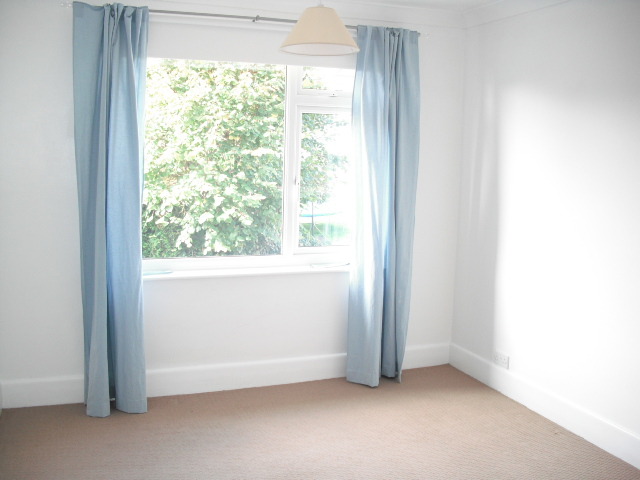  Image of 2 bedroom Flat to rent in Dawlish Avenue Shirley Southampton SO15 at Upper Shirley  Southampton, SO15 5HQ