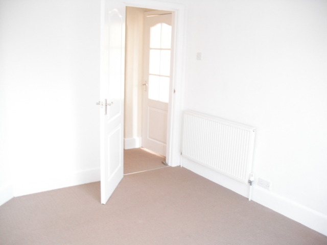  Image of 2 bedroom Flat to rent in Dawlish Avenue Shirley Southampton SO15 at Upper Shirley  Southampton, SO15 5HQ
