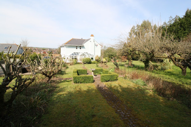  Image of 5 bedroom Property to rent in Dawlish Road Alphington Exeter EX2 at Dawlish Road  Exeter, EX2 8XW