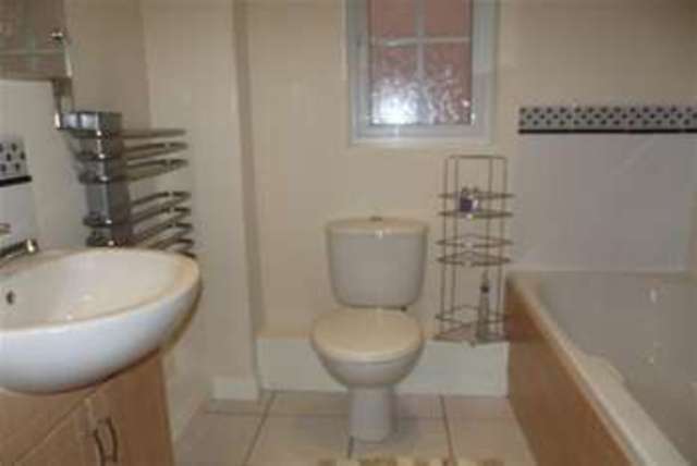  Image of 2 bedroom Flat to rent in Derby Court Bury BL9 at Bury, BL9 6WG