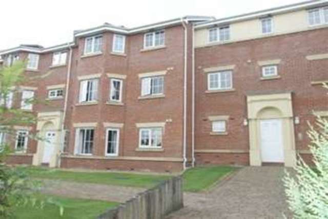  Image of 2 bedroom Flat to rent in Derby Court Bury BL9 at Bury, BL9 6WG
