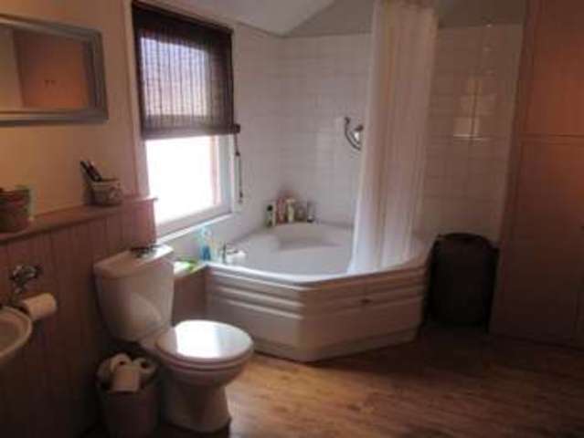  Image of 4 bedroom Property for sale in Derbyshire Lane Hucknall Nottingham NG15 at Derbyshire Lane Nottingham Nottingham, NG15 7GE