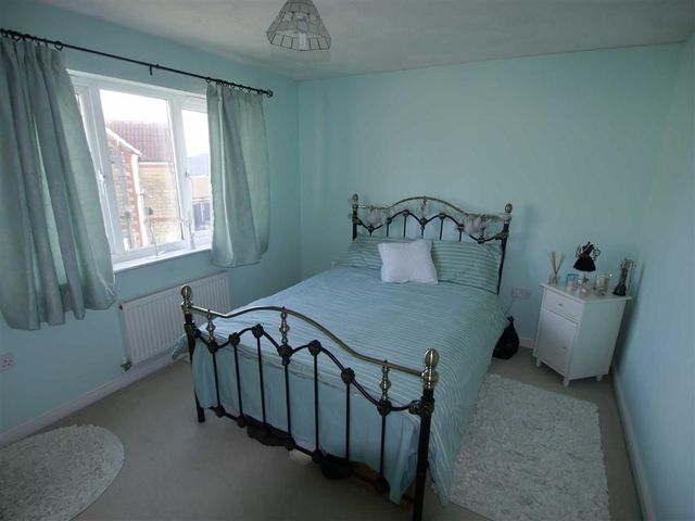  Image of 2 bedroom Property for sale in Dewfield Close Bierley Bradford BD4 at Dewfield Close Bradford Bradford, BD4 6BT