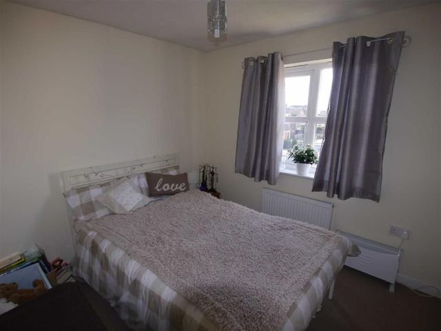  Image of 2 bedroom Property for sale in Dewfield Close Bierley Bradford BD4 at Dewfield Close Bradford Bradford, BD4 6BT