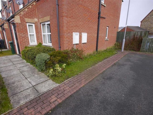  Image of 2 bedroom Property for sale in Dewfield Close Bierley Bradford BD4 at Dewfield Close Bradford Bradford, BD4 6BT