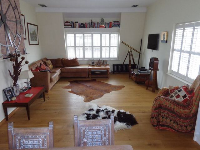  Image of 4 bedroom Flat for sale in Seaview Avenue East Preston Littlehampton BN16 at 4 Seaview Avenue East Preston Kingston, BN16 1PP