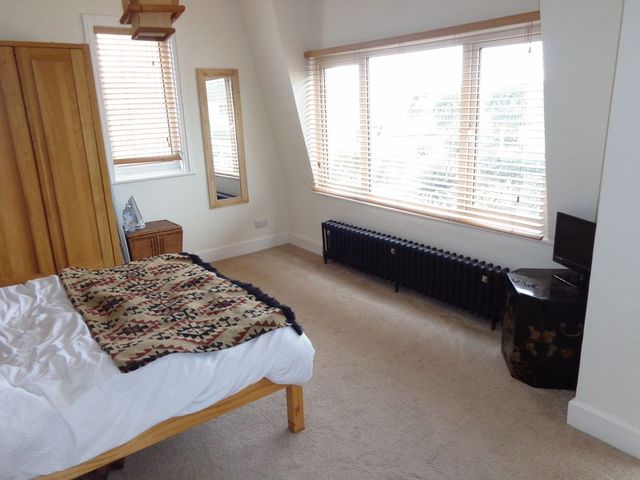  Image of 4 bedroom Flat for sale in Seaview Avenue East Preston Littlehampton BN16 at 4 Seaview Avenue East Preston Kingston, BN16 1PP