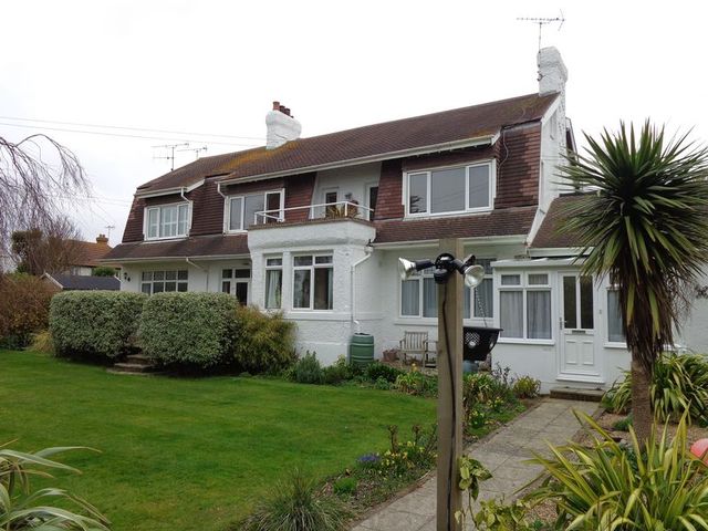  Image of 4 bedroom Flat for sale in Seaview Avenue East Preston Littlehampton BN16 at 4 Seaview Avenue East Preston Kingston, BN16 1PP