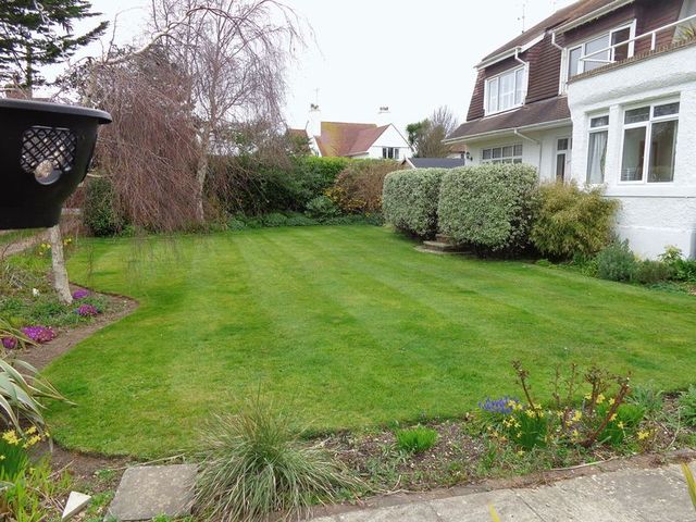  Image of 4 bedroom Flat for sale in Seaview Avenue East Preston Littlehampton BN16 at 4 Seaview Avenue East Preston Kingston, BN16 1PP