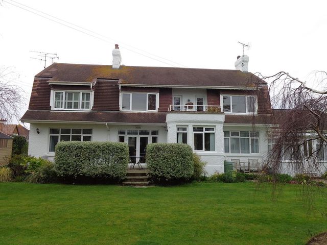  Image of 4 bedroom Flat for sale in Seaview Avenue East Preston Littlehampton BN16 at 4 Seaview Avenue East Preston Kingston, BN16 1PP