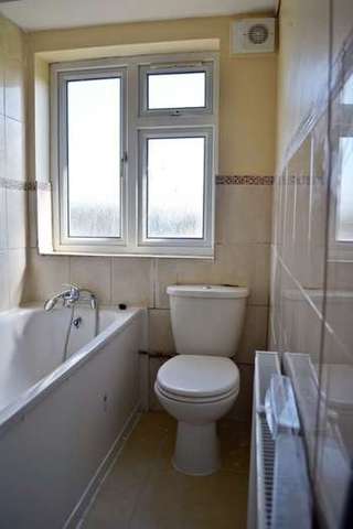  Image of 2 bedroom Maisonette to rent in Eastern Avenue Ilford IG2 at Eastern Avenue  Ilford, IG2 7SF