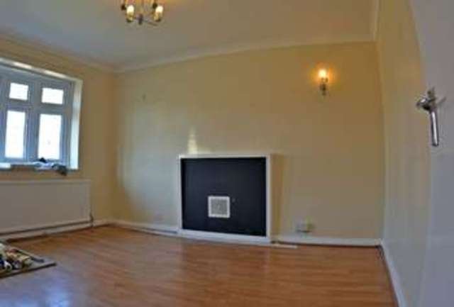  Image of 2 bedroom Maisonette to rent in Eastern Avenue Ilford IG2 at Eastern Avenue  Ilford, IG2 7SF