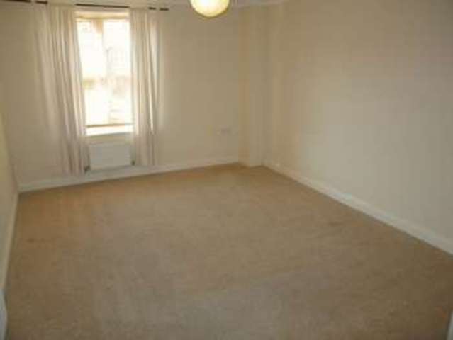  Image of 2 bedroom Flat to rent in Blenheim Road Eastleigh SO50 at 41 Blenheim Road  Eastleigh, SO50 5JU