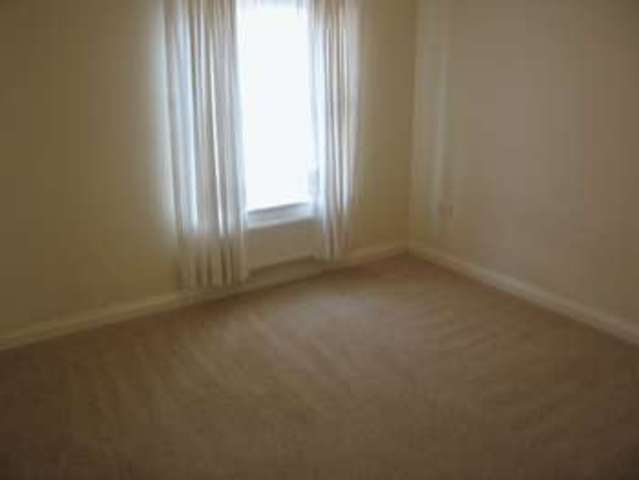  Image of 2 bedroom Flat to rent in Blenheim Road Eastleigh SO50 at 41 Blenheim Road  Eastleigh, SO50 5JU