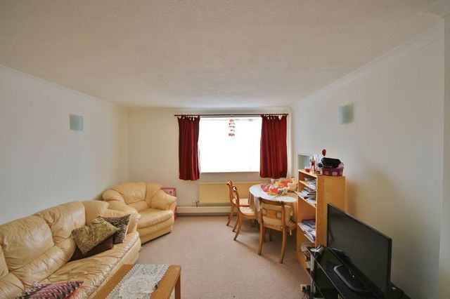  Image of 1 bedroom Flat to rent in Eaton Road Hove BN3 at Eaton Road  Hove, BN3 3AR
