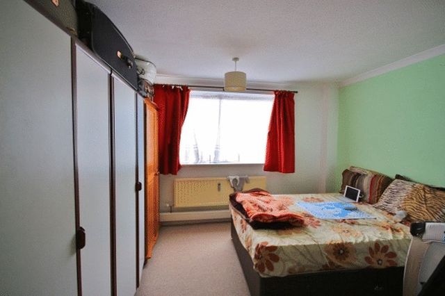  Image of 1 bedroom Flat to rent in Eaton Road Hove BN3 at Eaton Road  Hove, BN3 3AR