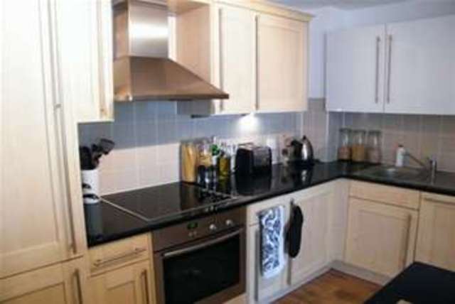  Image of 1 bedroom Flat to rent in Lloyd George Avenue Cardiff CF10 at Cardiff, CF10 4QL
