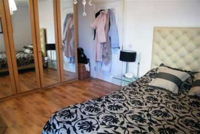  Image of 1 bedroom Flat to rent in Lloyd George Avenue Cardiff CF10 at Cardiff, CF10 4QL