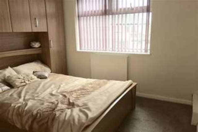  Image of 2 bedroom Flat to rent in Elm Park Avenue Hornchurch RM12 at Hornchurch, RM12 4SW