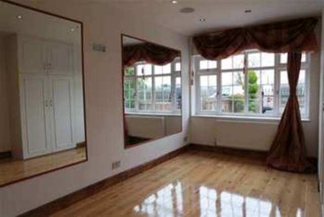  Image of 5 bedroom Detached house to rent in Ember Lane Esher KT10 at Esher, KT10 8EJ