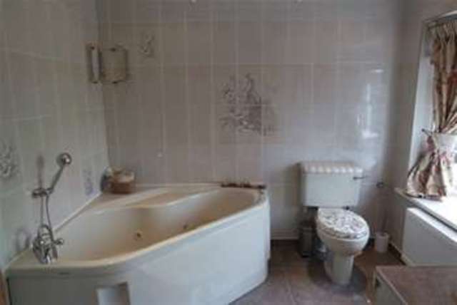  Image of 5 bedroom Detached house to rent in Ember Lane Esher KT10 at Esher, KT10 8EJ