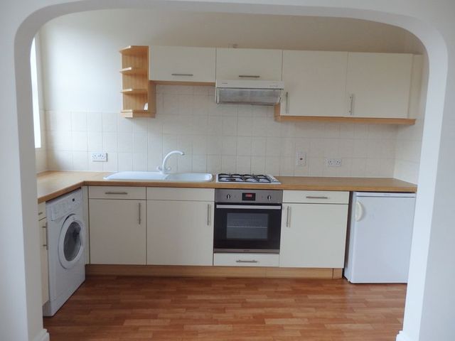  Image of 1 bedroom Flat to rent in Worple Road Epsom KT18 at Worple Road  Epsom, KT18 5EF