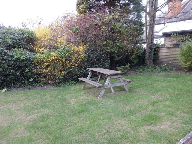  Image of 1 bedroom Flat to rent in Worple Road Epsom KT18 at Worple Road  Epsom, KT18 5EF