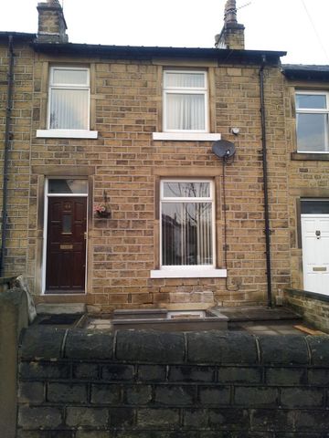  Image of 3 bedroom Terraced house to rent in Everard Street Crosland Moor Huddersfield HD4 at Everard Street  Huddersfield, HD4 5DW