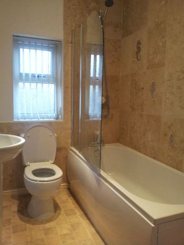  Image of 3 bedroom Terraced house to rent in Everard Street Crosland Moor Huddersfield HD4 at Everard Street  Huddersfield, HD4 5DW