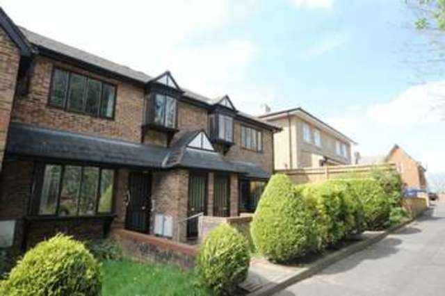  Image of 2 bedroom Flat to rent in Fairfield Road Leatherhead KT22 at Fairfield Road  LEATHERHEAD, KT22 7LQ