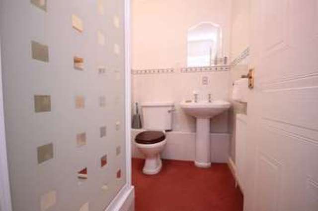  Image of 2 bedroom Flat to rent in Fairfield Road Leatherhead KT22 at Fairfield Road  LEATHERHEAD, KT22 7LQ
