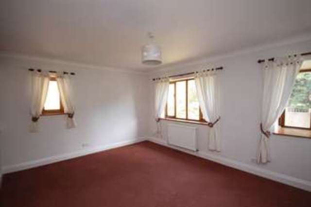  Image of 2 bedroom Flat to rent in Fairfield Road Leatherhead KT22 at Fairfield Road  LEATHERHEAD, KT22 7LQ