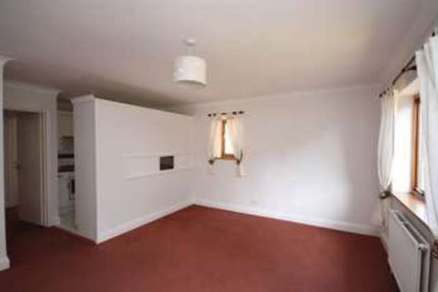  Image of 2 bedroom Flat to rent in Fairfield Road Leatherhead KT22 at Fairfield Road  LEATHERHEAD, KT22 7LQ