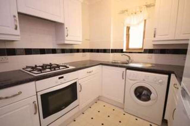  Image of 2 bedroom Flat to rent in Fairfield Road Leatherhead KT22 at Fairfield Road  LEATHERHEAD, KT22 7LQ