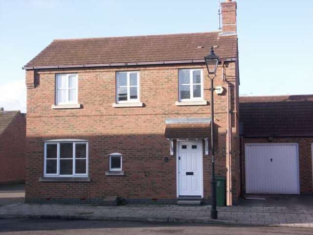  Image of 3 bedroom Detached house to rent in Shereway Aylesbury HP19 at Shereway  Aylesbury, HP19 8GL