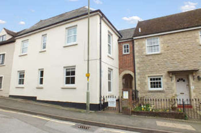  Image of 1 bedroom Flat for sale in Church Street Faringdon SN7 at Faringdon Oxfordshire, SN7 8SL