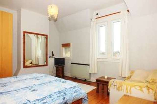  Image of 1 bedroom Flat for sale in Gravel Walk Faringdon SN7 at Faringdon Oxfordshire, SN7 7JW