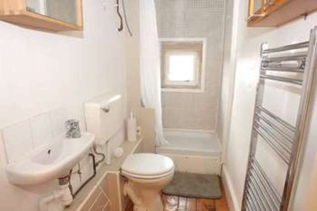  Image of 1 bedroom Flat for sale in Gravel Walk Faringdon SN7 at Faringdon Oxfordshire, SN7 7JW