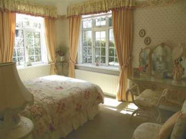  Image of 2 bedroom Property for sale in Felinfoel Road Llanelli SA15 at Felinfoel Road Llanelli Llanelli, SA15 3NJ