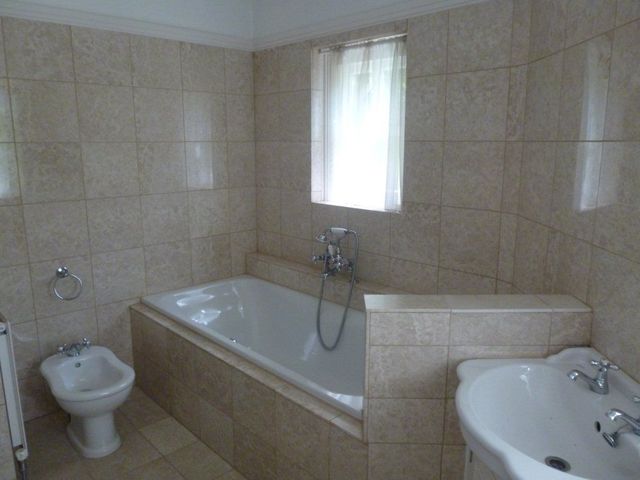  Image of 6 bedroom Detached house to rent in The Ridges Finchampstead Wokingham RG40 at The Ridges Finchampstead Finchampstead, RG40 3SY