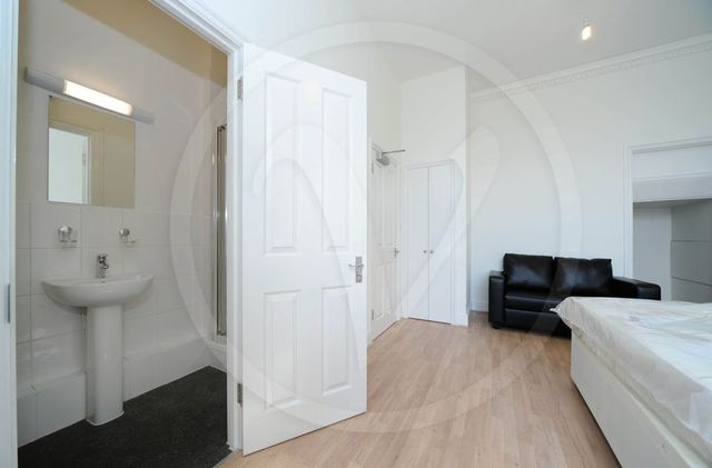  Image of Flat to rent in Finchley Road London NW3 at Finchley Road Hampstead Belsize Park, NW3 6JY