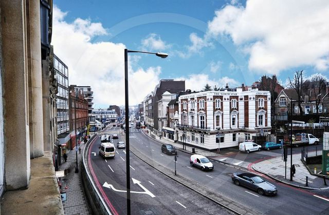  Image of Flat to rent in Finchley Road London NW3 at Finchley Road Hampstead Belsize Park, NW3 6JY