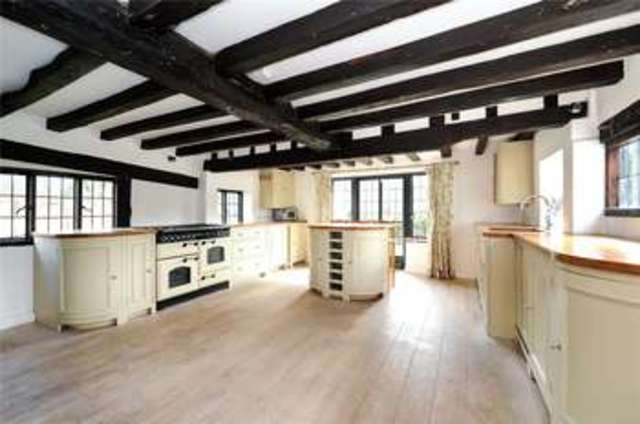  Image of 6 bedroom Detached house to rent in Fleet Hill Finchampstead Wokingham RG40 at Finchampstead Wokingham Finchampstead, RG40 4LA
